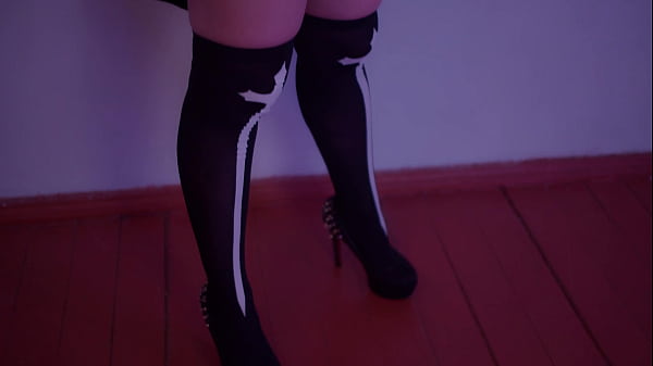 Beautiful woman pegging her male’s and gets cum.