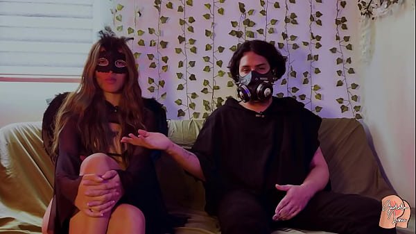 Sesion de nalgadas me deja toca humeda y con ganas de sexo