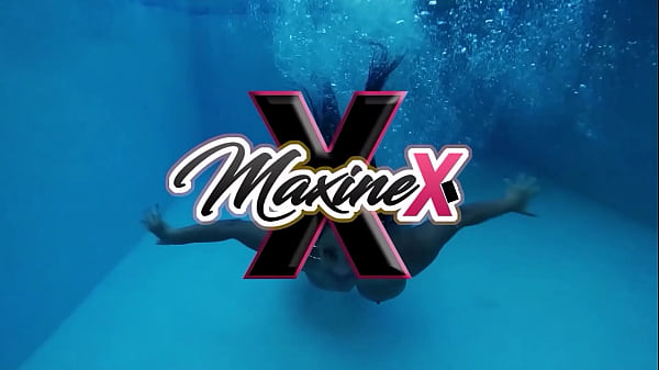 Sexy Maxine X & Pussy Cat Team Up & Fuck That Big Sex Machine!